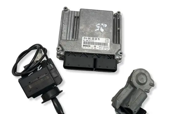 Mercedes-Benz C W203 Engine ECU kit and lock set 2115451408 A6461532079 0281011158