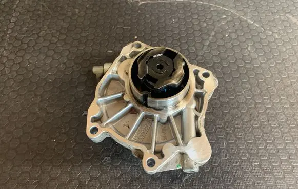 Opel Vectra C Vacuum pump 04T15271632 55188660