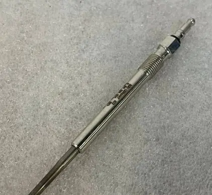 Volkswagen PASSAT B6 Glow plug N10579802 0100266004