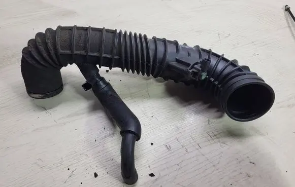 Mercedes-Benz Vito Viano W639 Air intake hose/pipe A6395281182
