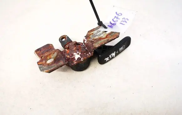 Ford Mondeo Mk III Fuel tank opening switch 