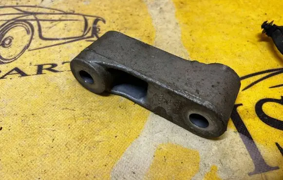 Dacia Duster II Engine mounting bracket 113321019R