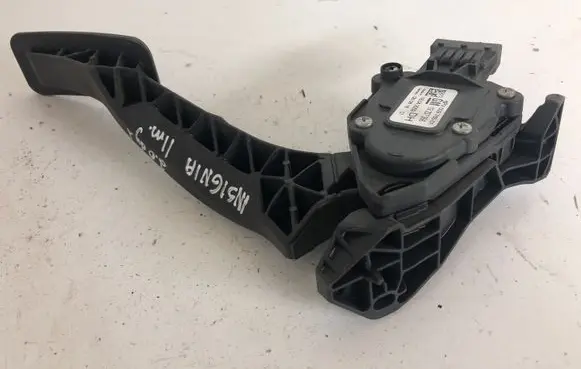 Opel Insignia A Accelerator throttle pedal 13237356DH
