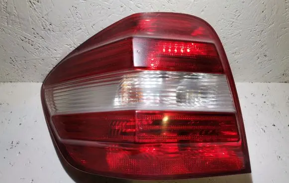Mercedes-Benz ML W164 Rear/tail lights 2251690L