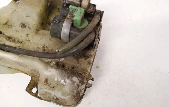 Mitsubishi Space Wagon Windscreen/windshield washer pump