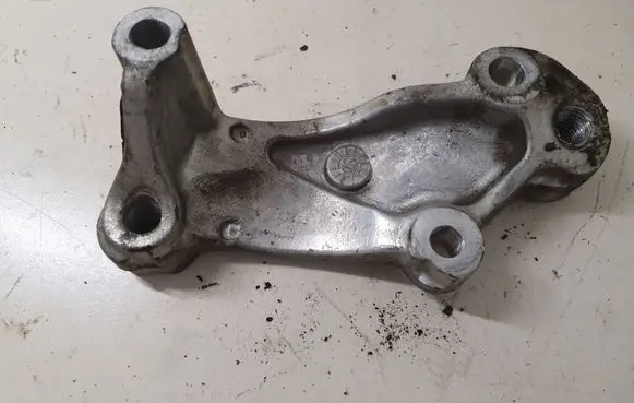 Nissan Qashqai Engine mounting bracket 11253JD700