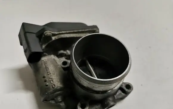 Audi A4 S4 B7 8E 8H Throttle valve 06F133062E