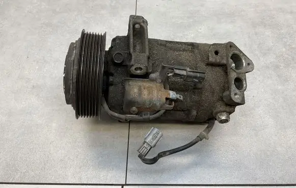 Nissan Qashqai Air conditioning (A/C) compressor (pump) 926004EB0A