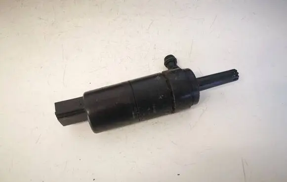 Volkswagen PASSAT B6 Headlight washer pump 3B7955681