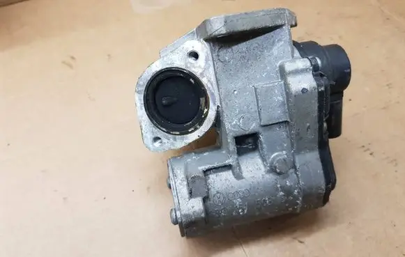 Volkswagen Eos EGR valve 03C131503B