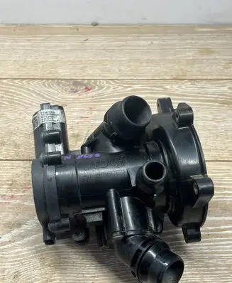 Audi A4 S4 B9 8W Water pump 06L121111J