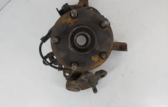 Toyota Corolla Verso E121 Front wheel hub spindle knuckle