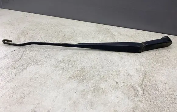 Nissan Pathfinder R51 Front wiper blade arm 39571RHD