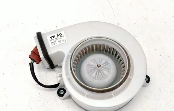 Volkswagen Jetta VI Hybrid/electric vehicle battery fan 7P0907463