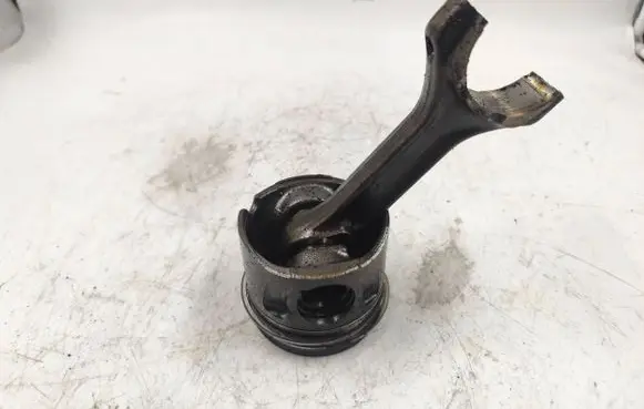 Opel Zafira B Piston 664