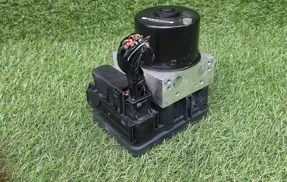 Ford Focus ABS Pump 8M512B373AA A426G 10039933304