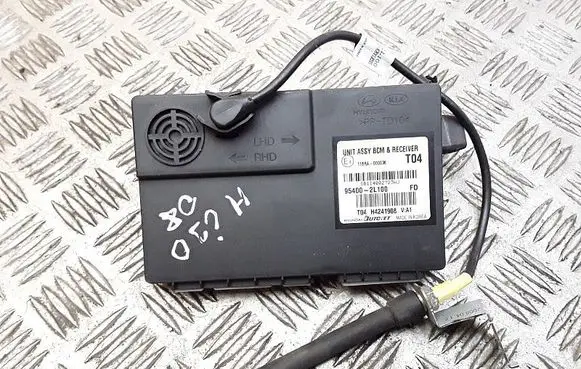 Hyundai i30 Engine control unit/module 954002l100
