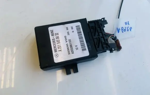 Mercedes-Benz E W211 Air suspension control unit module (rear) a2515450432 a2c53061122