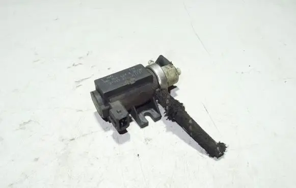 Volkswagen Golf IV Turbo solenoid valve 1H0906627A