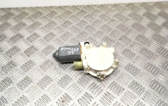 BMW 5 E39 Rear door window regulator motor 9030143 087006002C