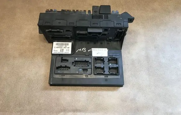 Mercedes-Benz E W211 Fuse module A2115456101