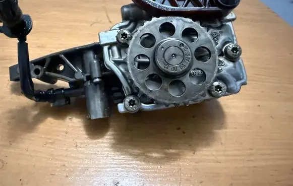 Mercedes-Benz C AMG W205 Oil pump R2781810601 R2781810620