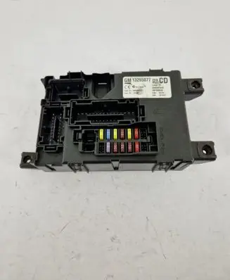 Opel Corsa D Fuse module 13265077