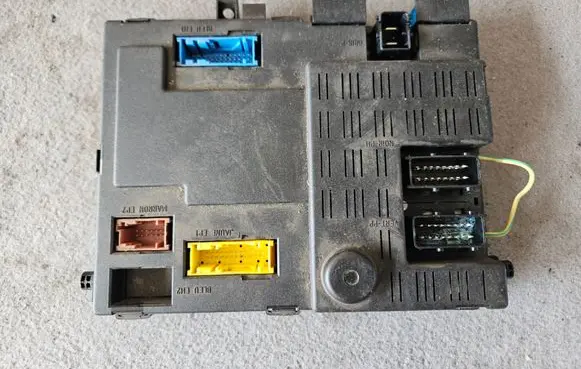Citroen Xsara Picasso Fuse module 9632526880 A11896 73002512