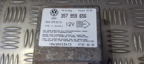 Volkswagen PASSAT B4 Airbag control unit/module 357959656 YBWSME03H15