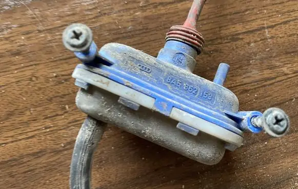 Audi 80 90 B3 Central locking vacuum pump 8A5862153