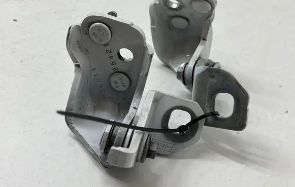 Ford Explorer VI Rear door hinge set 26801 1120136