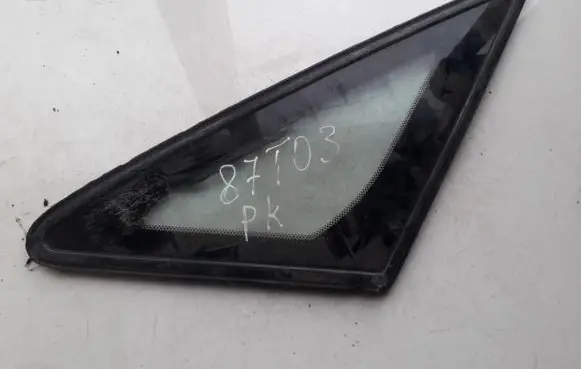 Toyota Avensis Verso Front triangle window/glass 