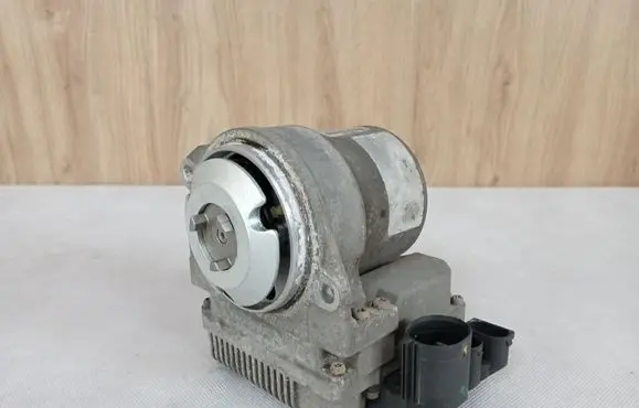 Mercedes-Benz B W245 Power steering pump 6700001900 Q003T62179