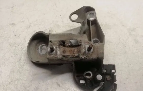 Audi A4 S4 B6 8E 8H Engine mounting bracket 8E0199352F