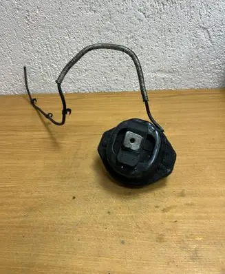 BMW 7 E65 E66 Engine mount bracket 677191802 F6073