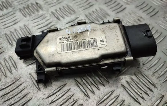 Mercedes-Benz A W176 Fan control module 1137328656