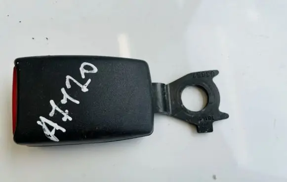 Toyota Avensis Verso Rear seatbelt buckle