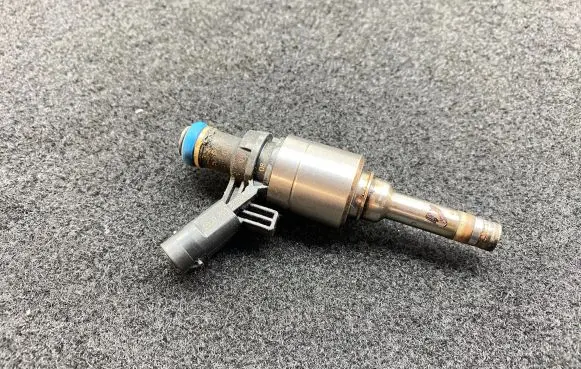 Audi A4 S4 B8 8K Fuel injector 06H906036F
