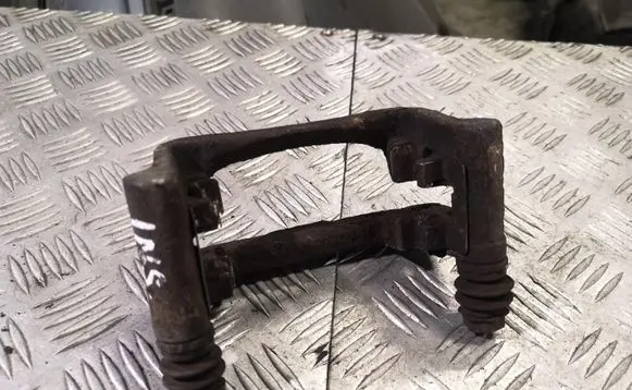 Opel Insignia A Rear brake pad spring 