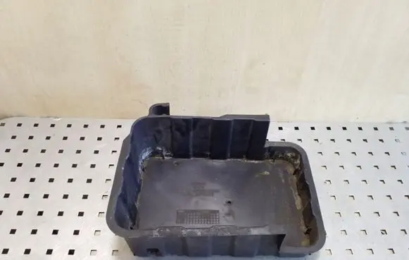 Battery box tray