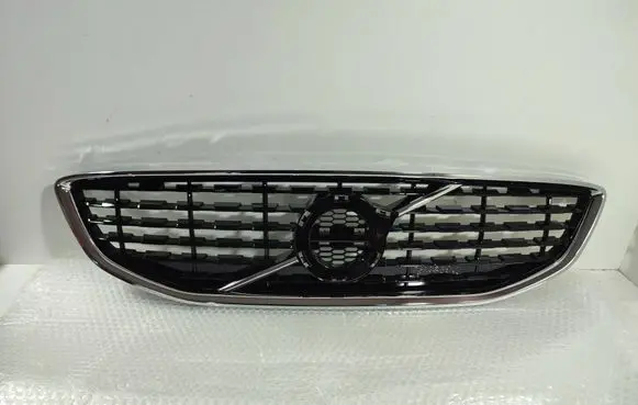 Volvo V40 Front bumper upper radiator grill 31425331