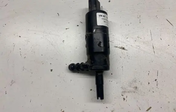 Audi A4 S4 B7 8E 8H Headlight washer pump 3B7955681 001016
