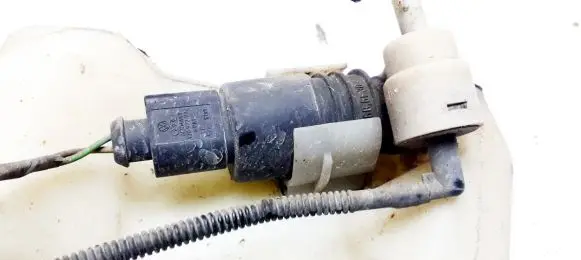 Seat Alhambra (Mk1) Windscreen/windshield washer pump
