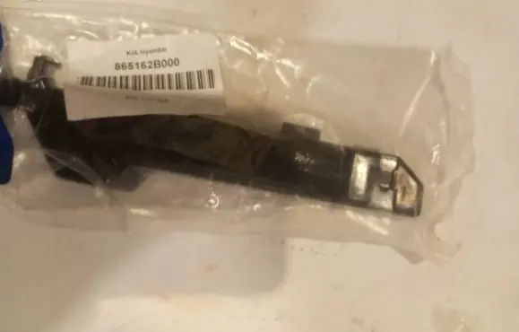 Hyundai Santa Fe Front bumper mounting bracket 865162B000