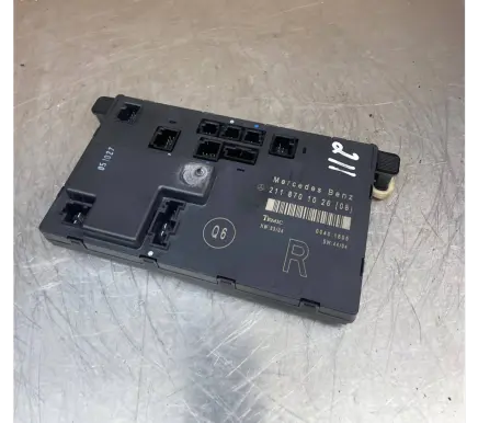 Mercedes-Benz E W211 Door control unit/module 2118701026 00401605