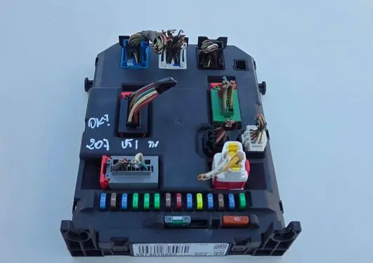 Peugeot 207 Comfort/convenience module 9674016880