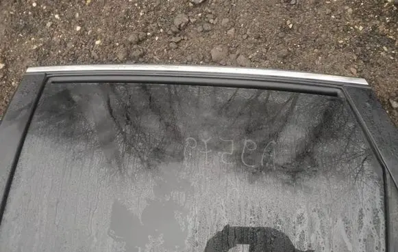 Honda CR-V Rear door window glass