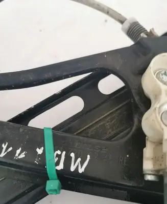 Mercedes-Benz E W211 Front door window regulator with motor A2117200246
