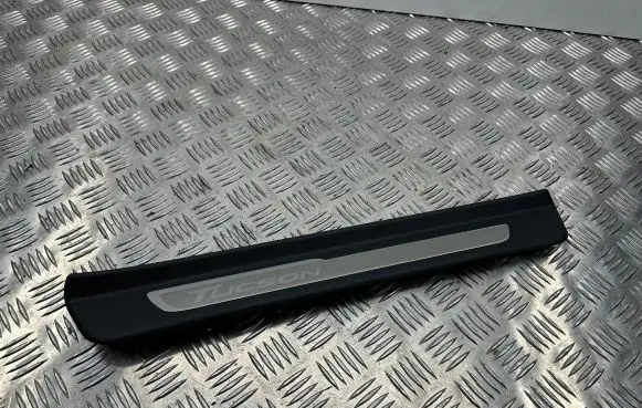 Hyundai Tucson TL Front sill trim cover 85883D3500