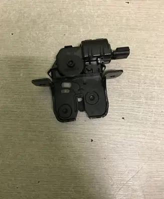 Renault Clio IV Loading door lock 905039428R